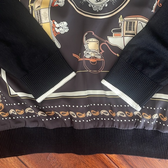 🛍️🛍️🛍️Beautiful sweater Size M/L🛍️🛍️🛍️ - Picture 4 of 5